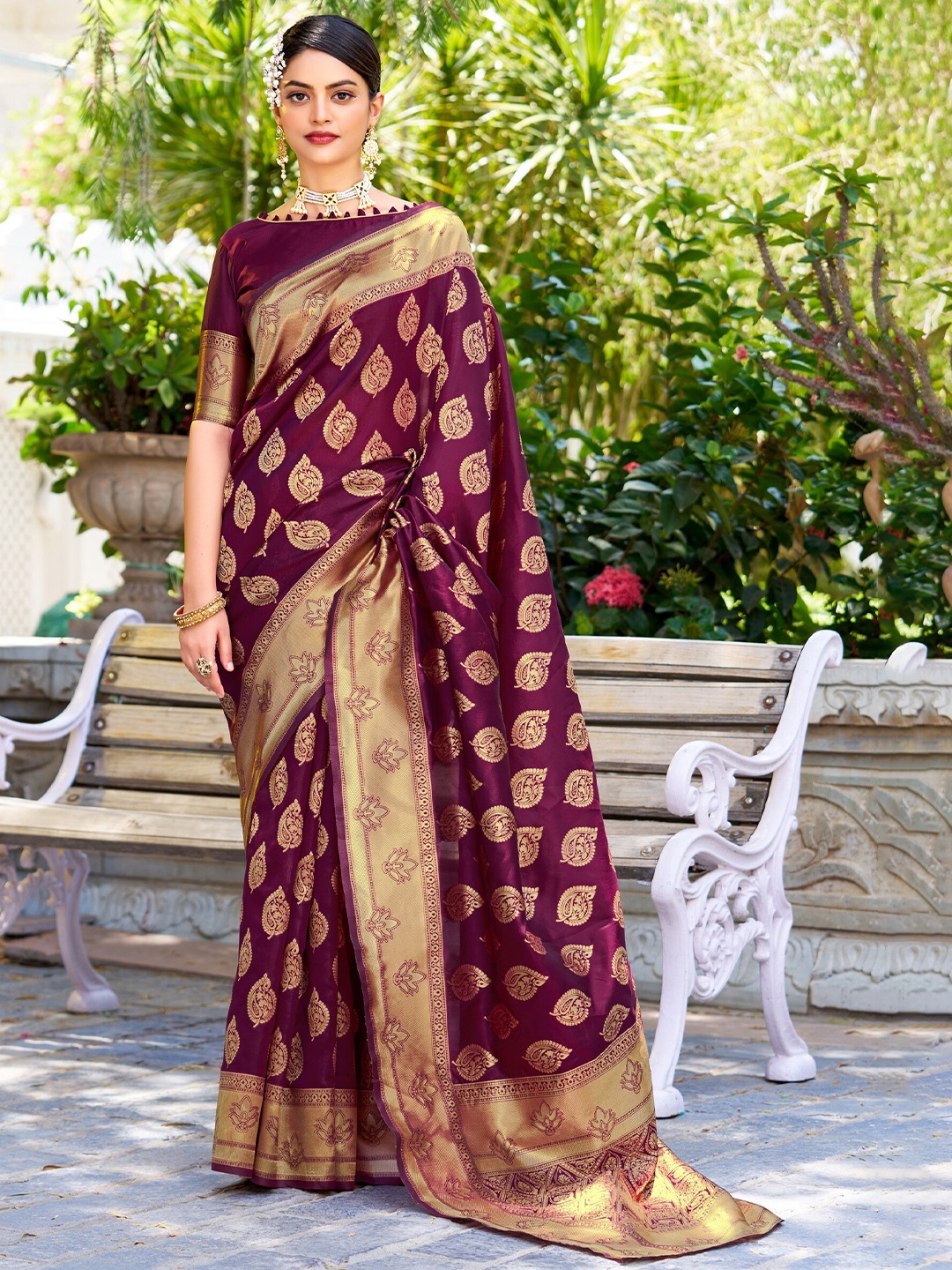 

SARIYA Ethnic Motifs Woven Design Zari Banarasi Saree, Purple