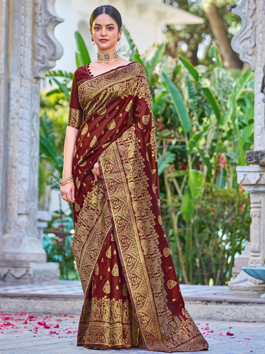 

SARIYA Ethnic Motifs Woven Design Zari Banarasi Saree, Maroon
