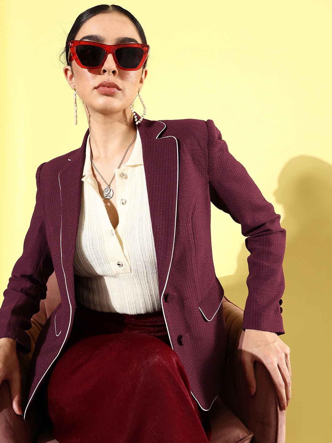 

QUIERO Women Self Design Slim Fit Single-Breasted Blazer, Burgundy