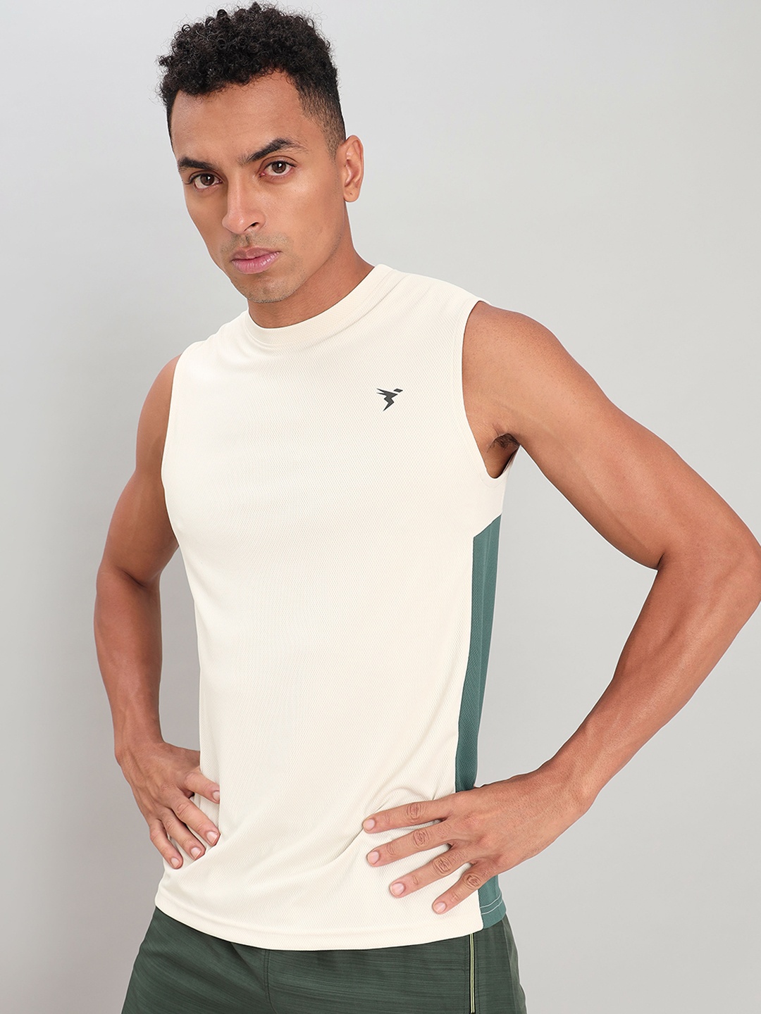 

Technosport Colourblocked Antimicrobial Rapid Dry Gym Innerwear Vest, White