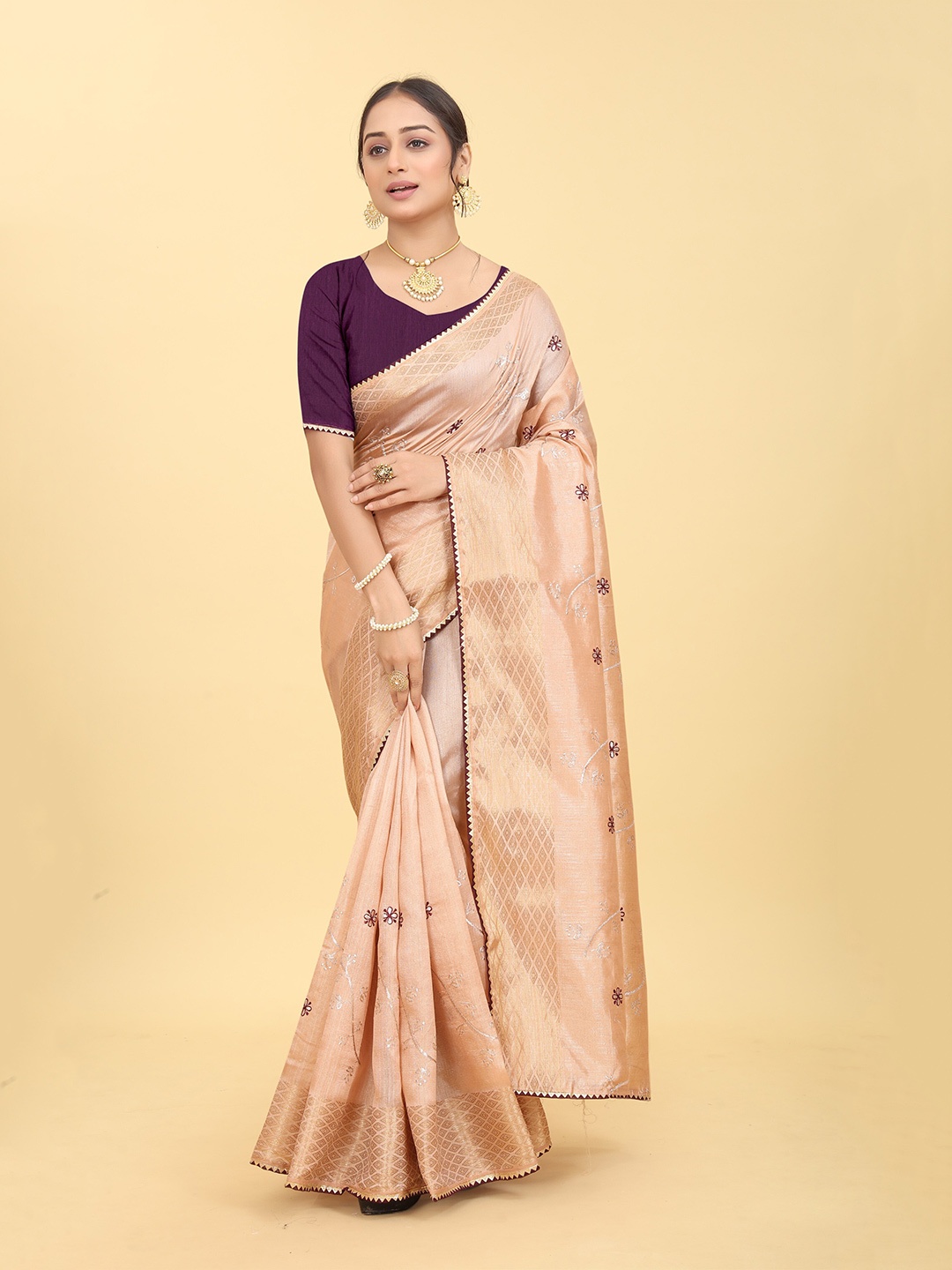 

Kiwie Ethnic Motifs Embroidered Saree, Peach