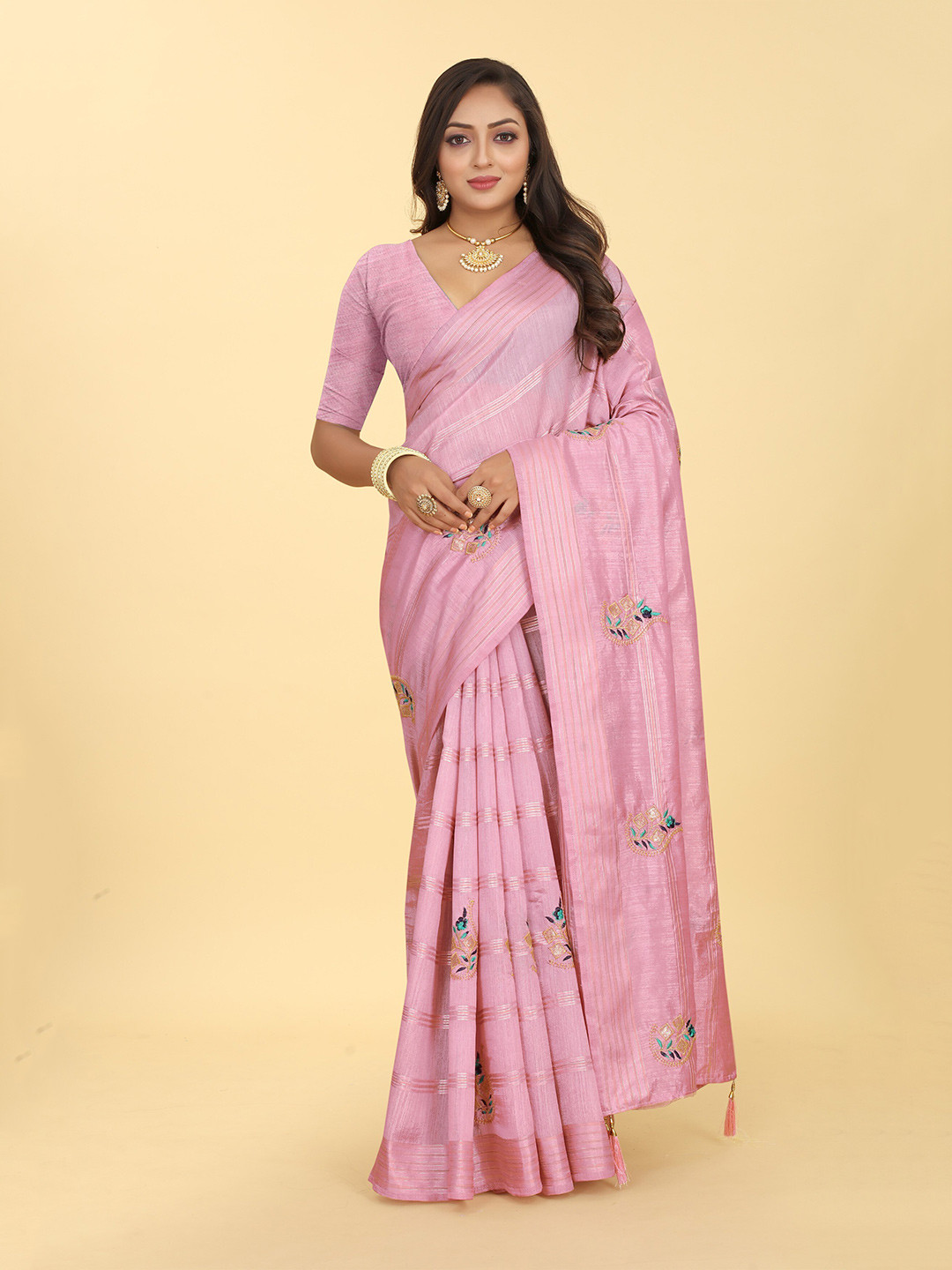 

Kiwie Ethnic Motifs Embroidered Silk Cotton Saree, Pink