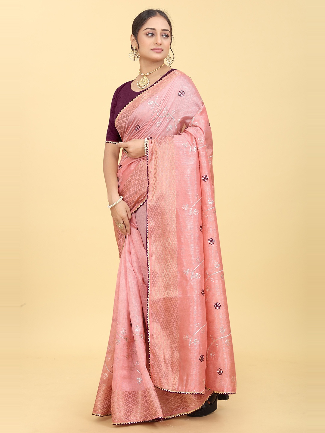 

Kiwie e Woven Design Zari Saree, Pink