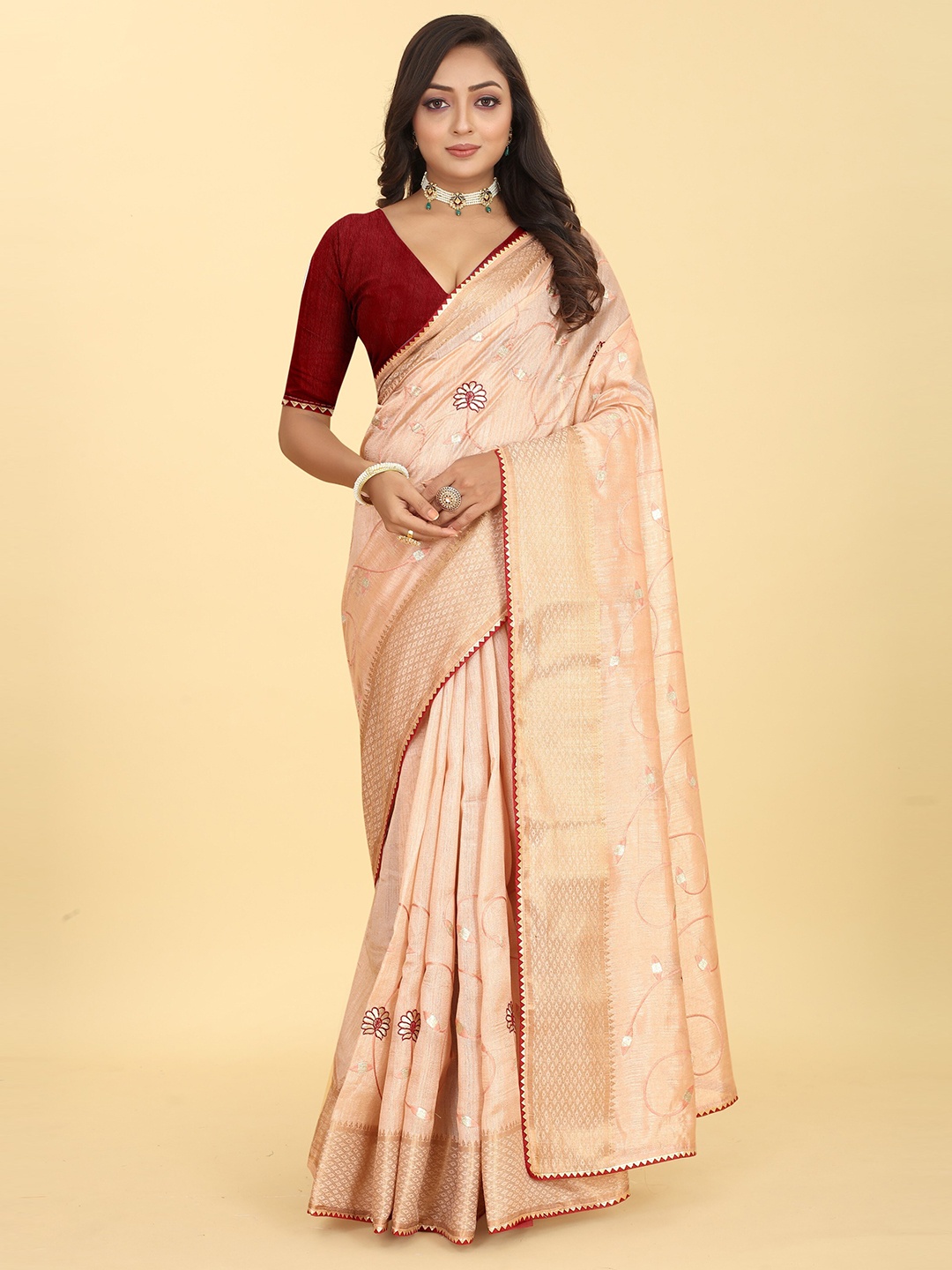 

Kiwie Floral Embroidered Zari Saree, Peach