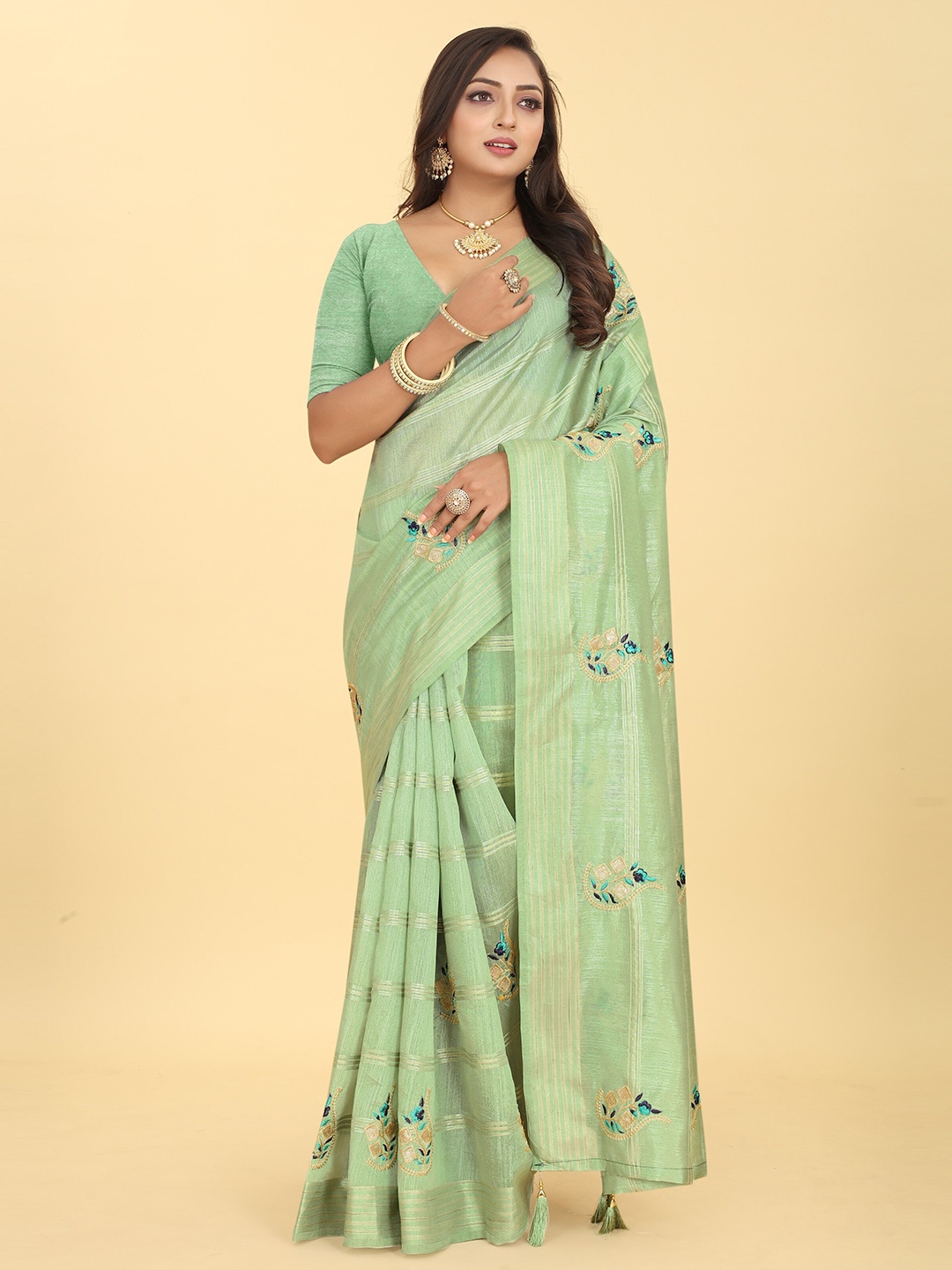 

Kiwie Floral Embroidered Saree, Green