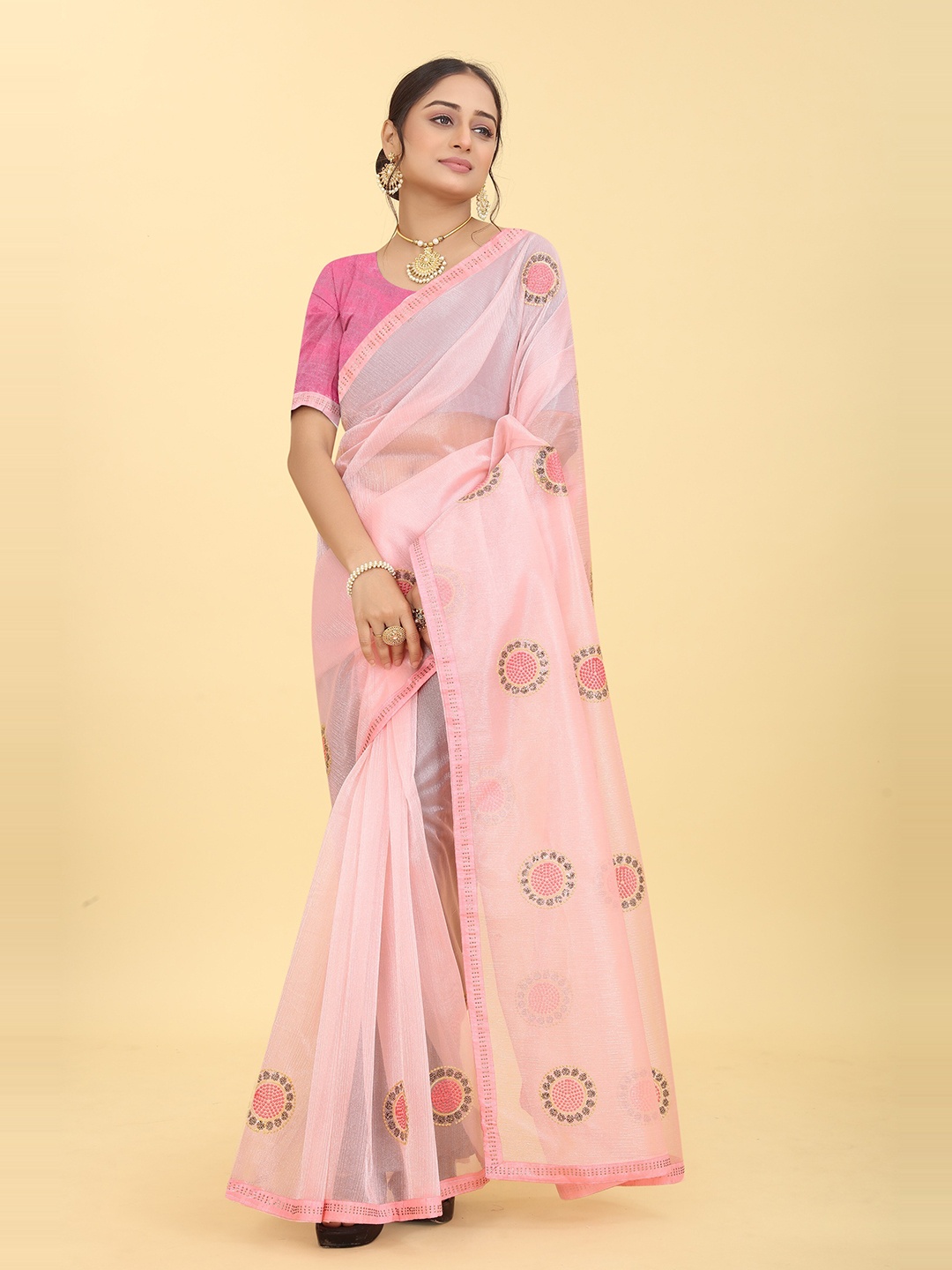 

Kiwie Ethnic Motifs Embroidered Sequinned Organza Saree, Pink