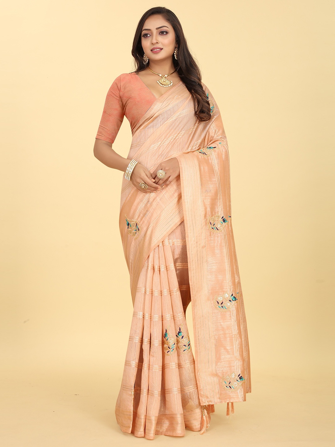 

Kiwie Floral Embroidered Silk Cotton Saree, Peach