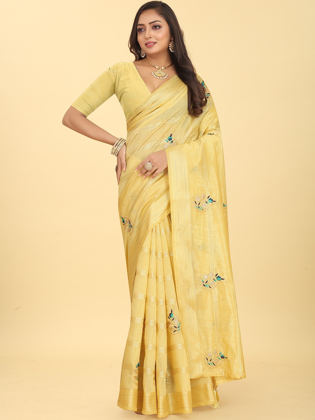 

Kiwie Floral Embroidered Silk Cotton Saree, Yellow