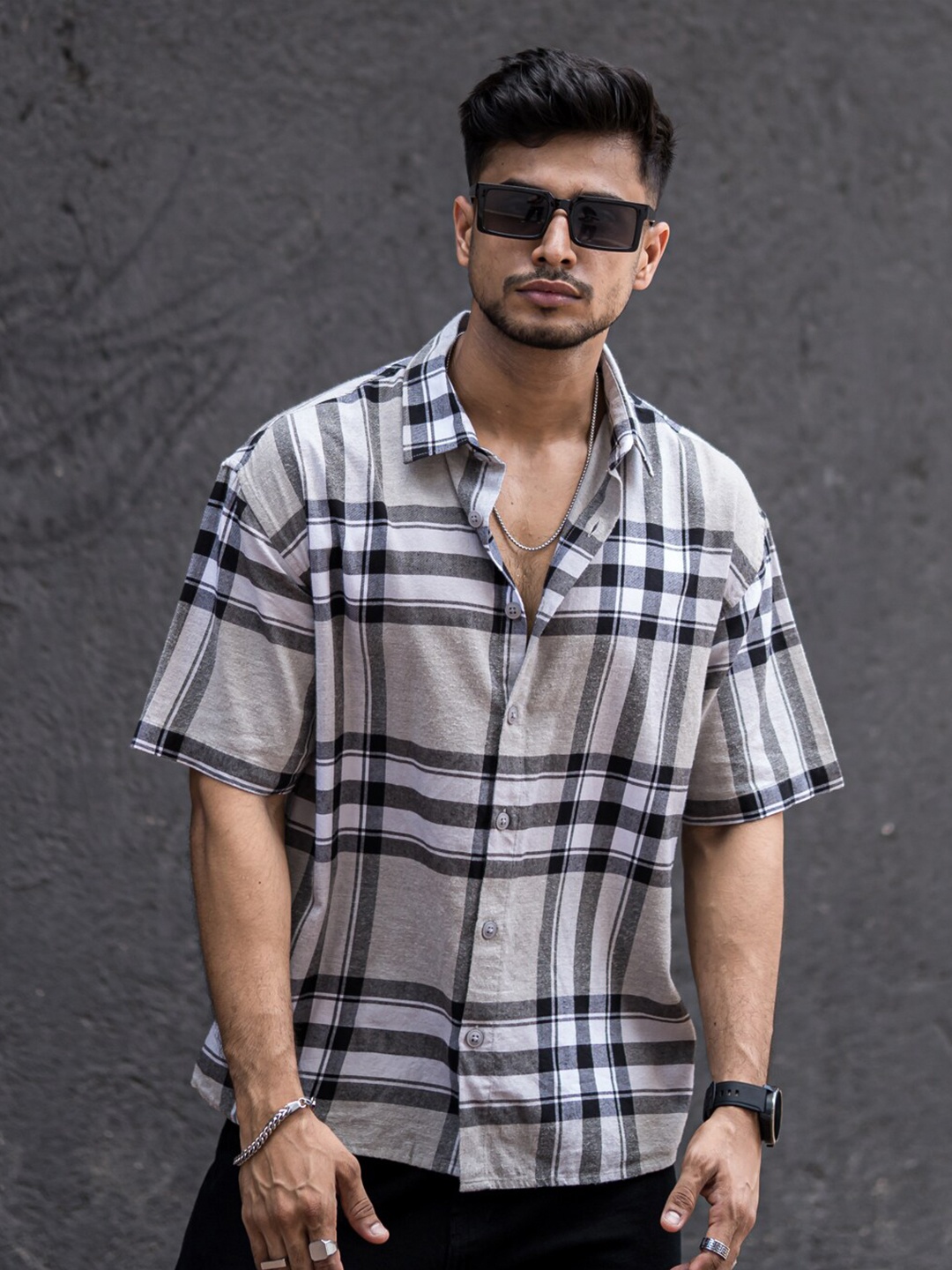 

Powerlook Grey India Slim Tartan Checks Spread Collar Short Sleeve Casual Shirt