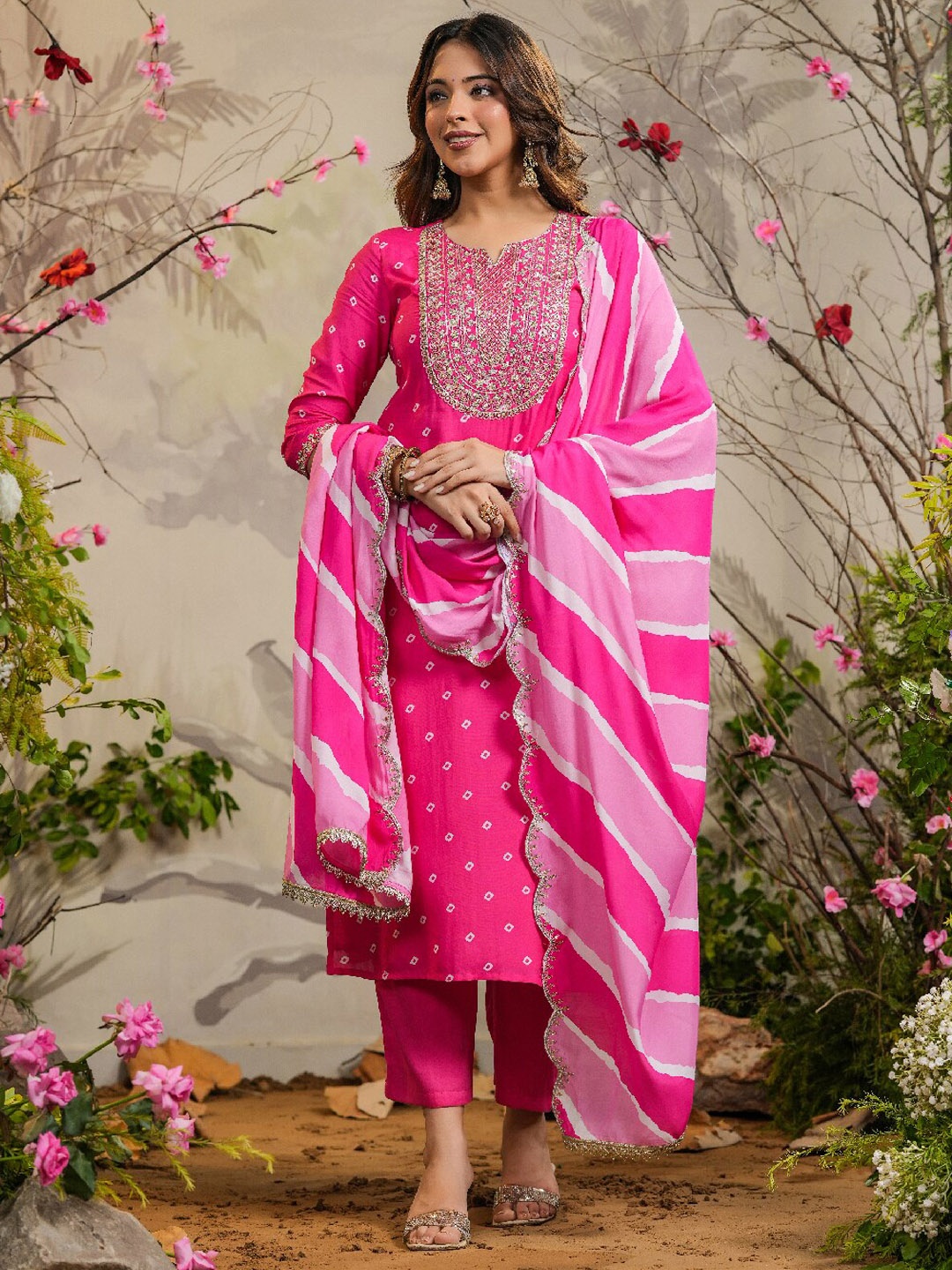 

EverBloom Leheriya Printed Zari Detailed Kurta & Trousers With Dupatta, Pink