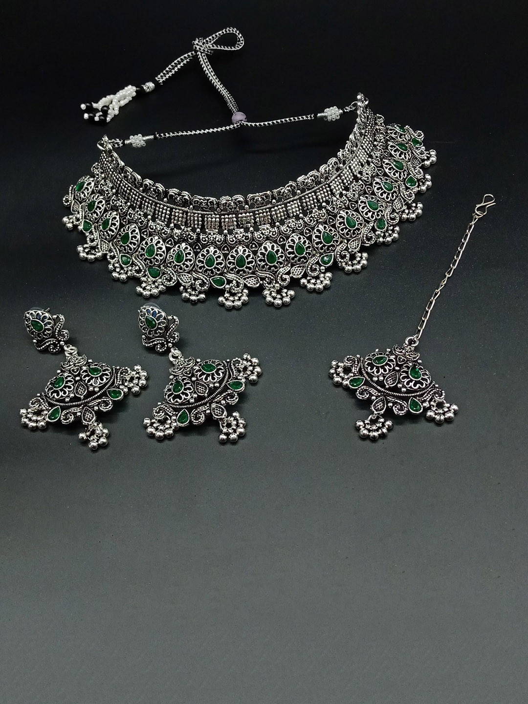 

AASHISH IMITATION Rhodium-Plated Kundan-Studded & Beaded Jewellery Set With Maang Tikka, Silver