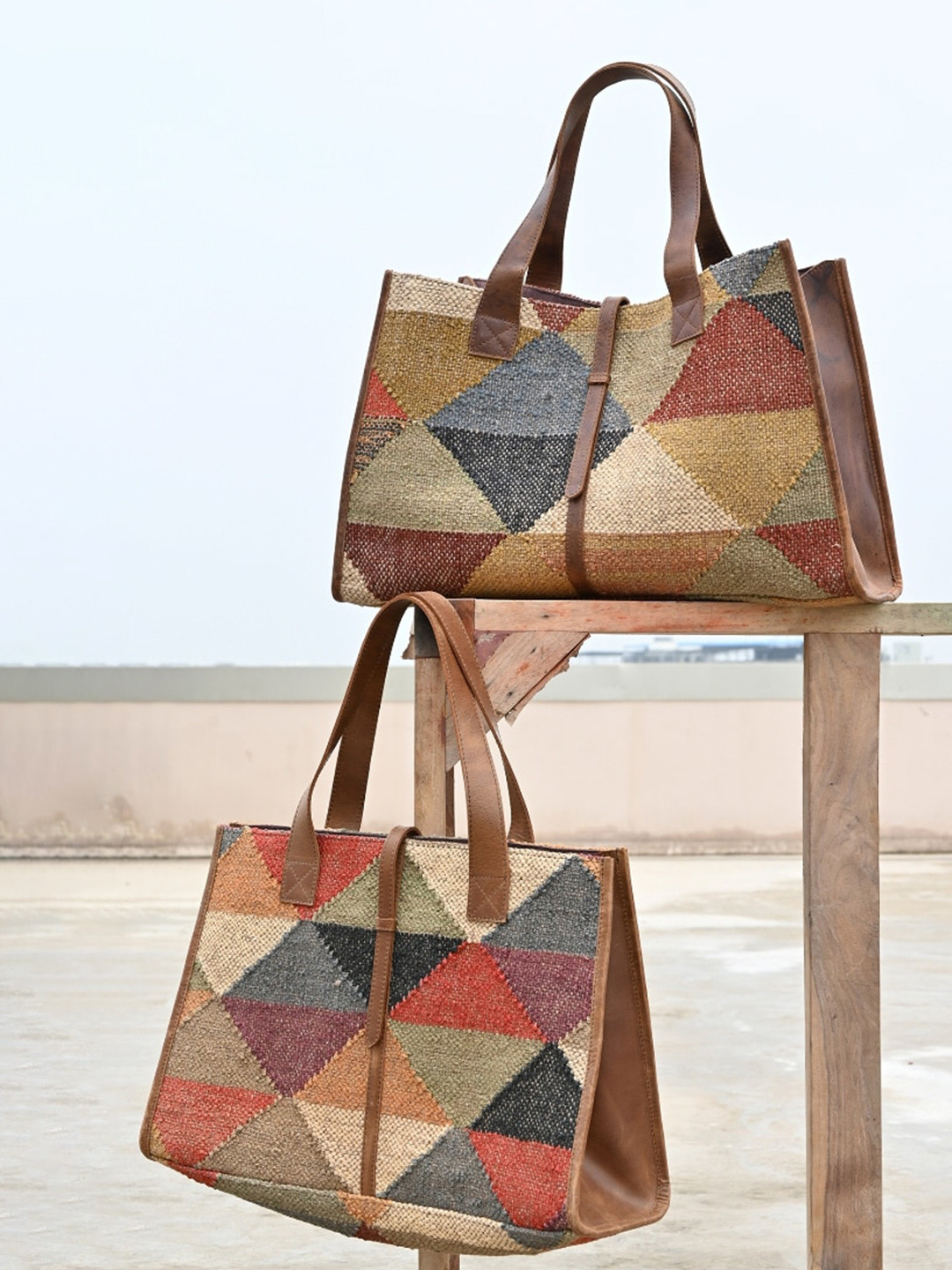 

Art Avenue Self Design Structured Jute Handheld Bag, Brown