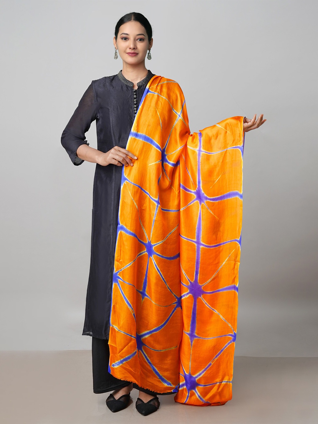 

Unnati Silks Geometric Dyed Dupatta, Orange