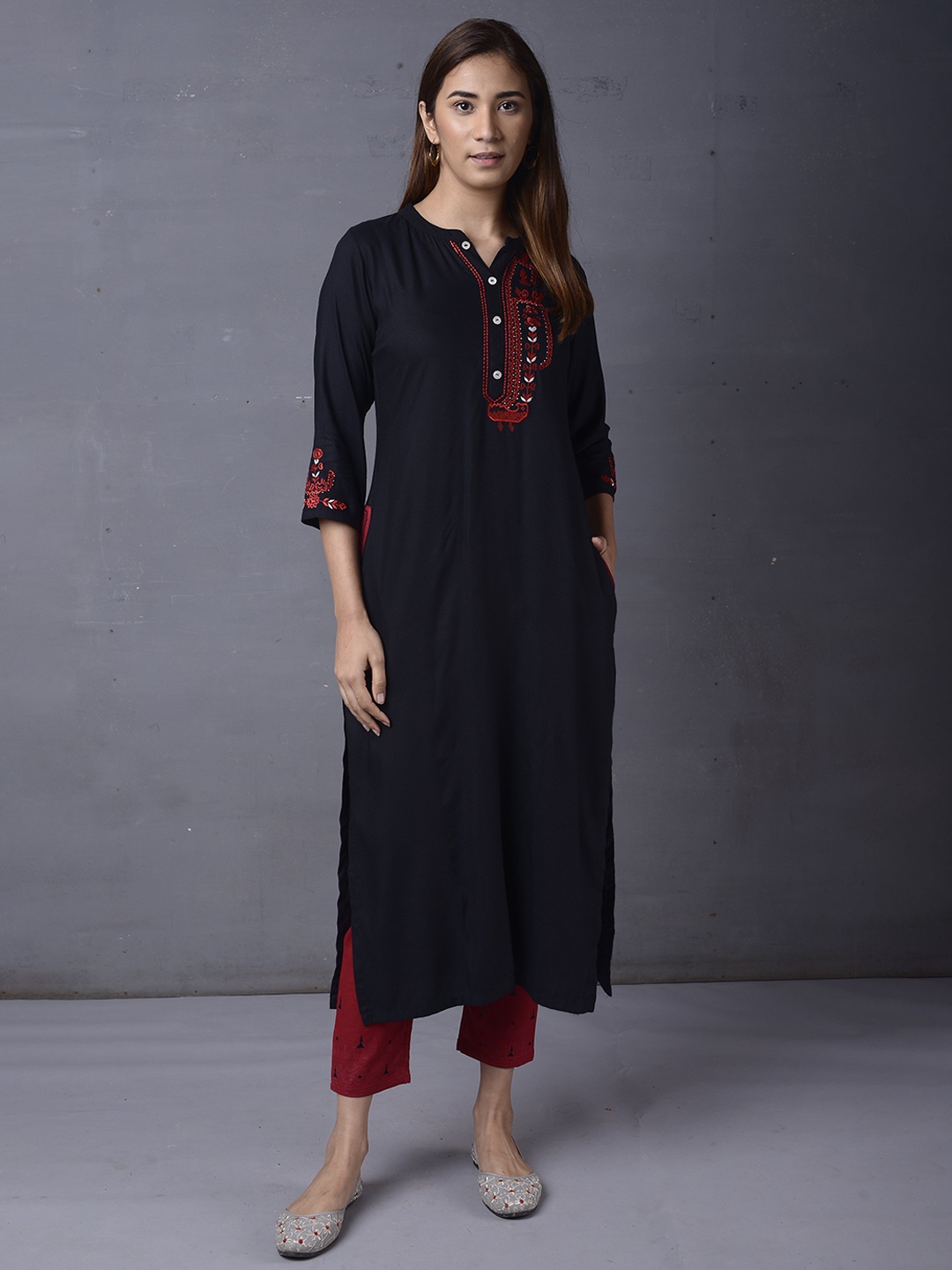 

PINKSKY Yoke or Border Design Mandarin Collar Straight Kurta With Trousers, Black