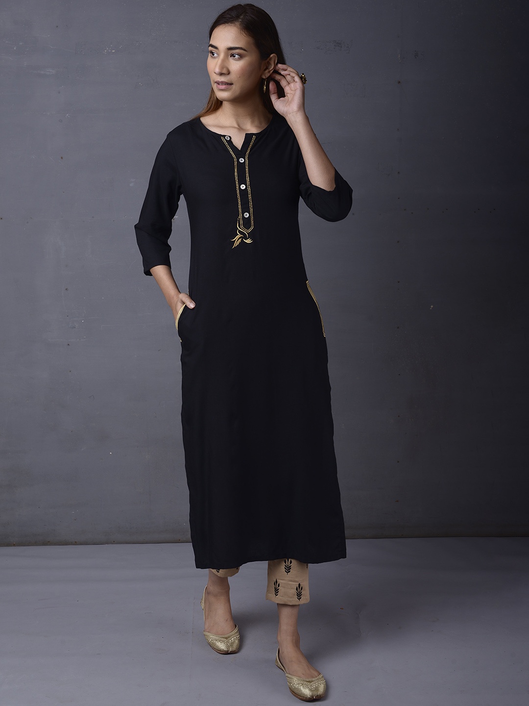

PINKSKY Yoke or Border Design Straight Kurta With Trousers, Black
