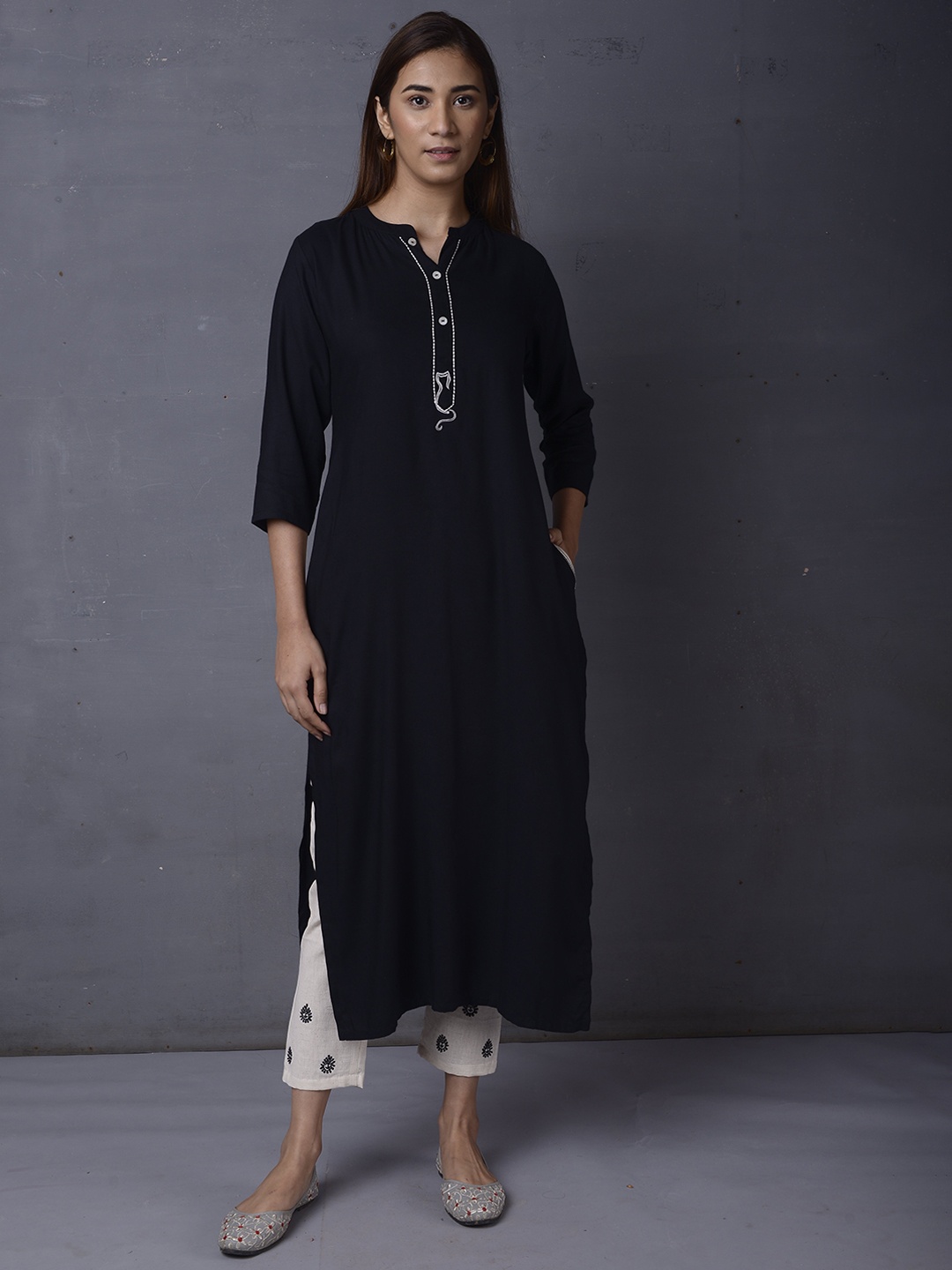 

PINKSKY Yoke or Border Design Straight Kurta With Trousers, Black