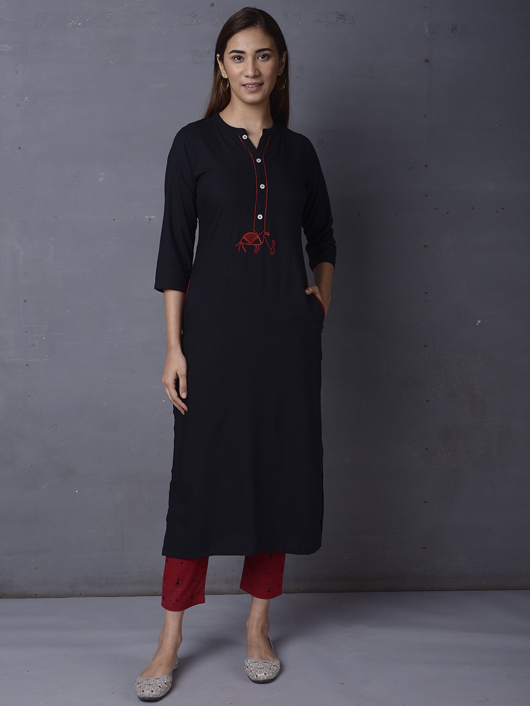 

PINKSKY Yoke or Border Design Mandarin Collar Straight Kurta With Trousers, Black