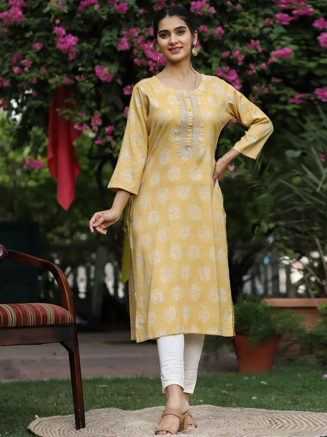 

Anubhutee Ethnic Motifs Printed Straight Kurta, Yellow
