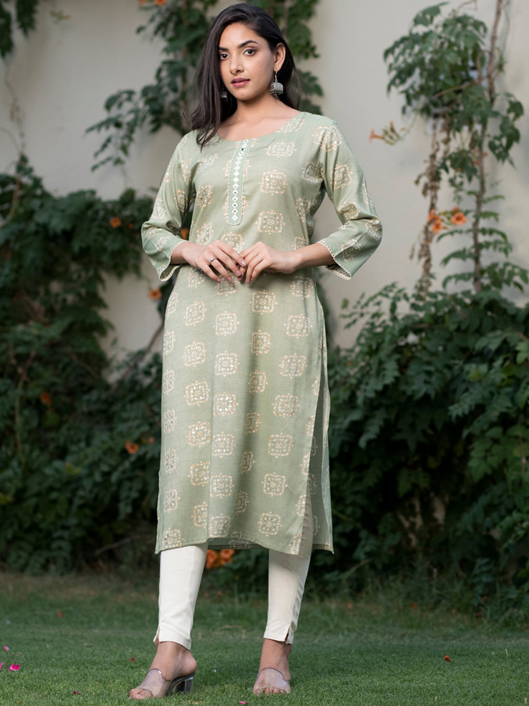 

Anubhutee Bandhani Printed Straight Kurta, Green