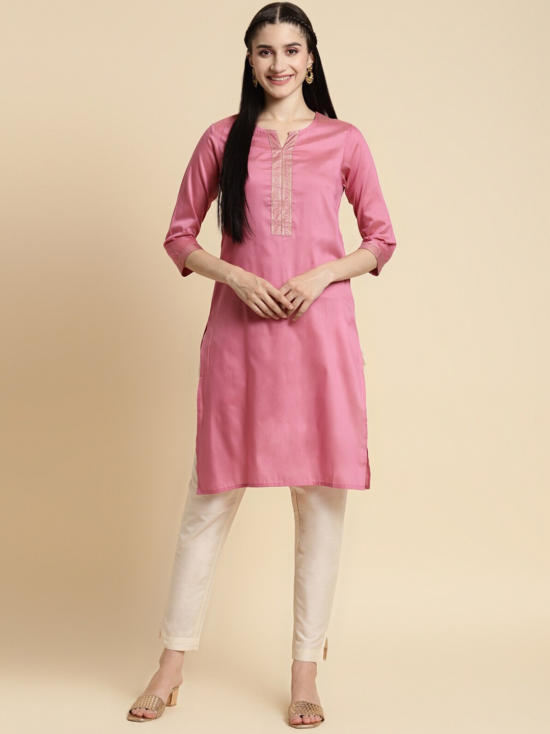 

Rangita Round Neck Thread Work Kurta, Pink