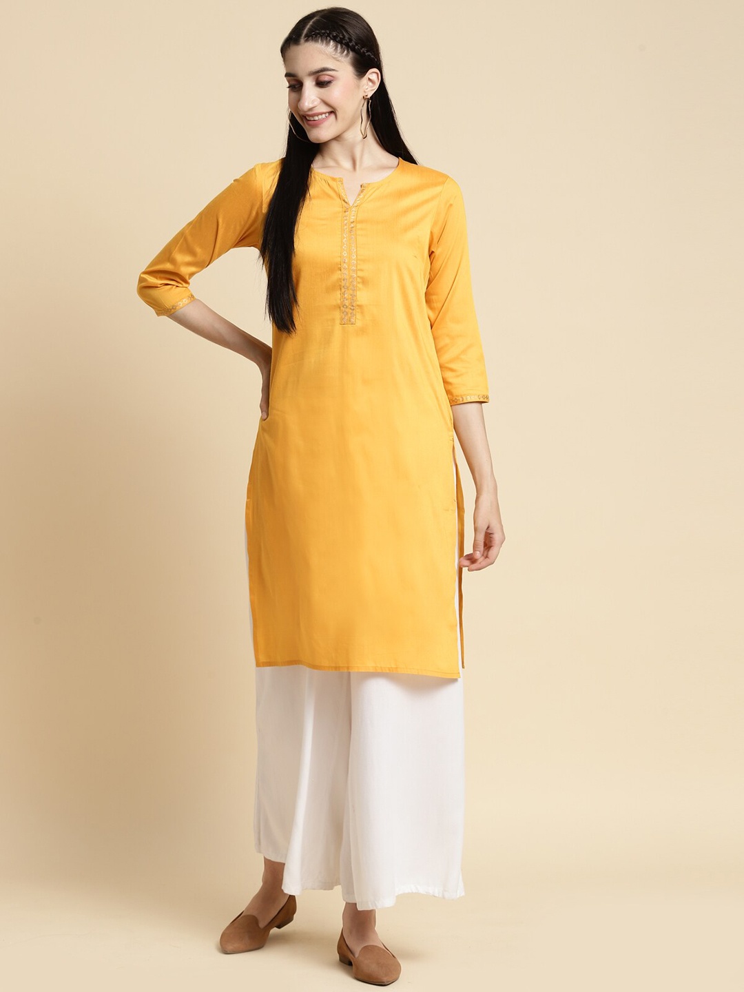 

Rangita Notched Round Neck Thread Work Kurta, Yellow