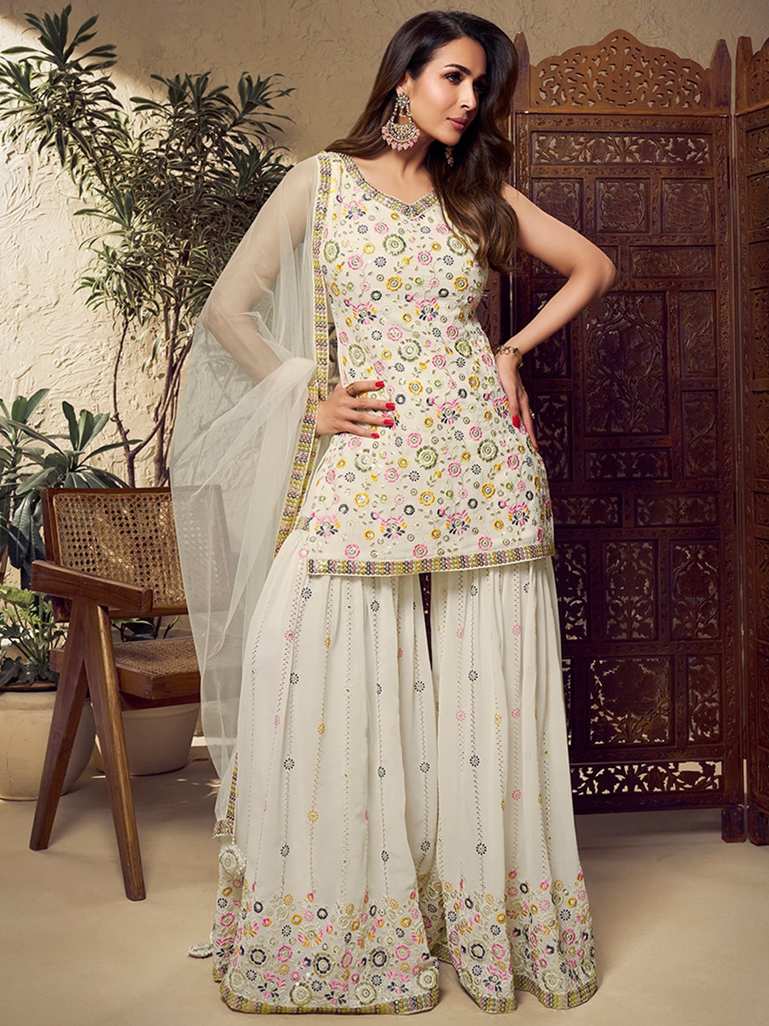 

Inddus Floral Multi Thread and Sequins Embroidered Kurta Set, Off white