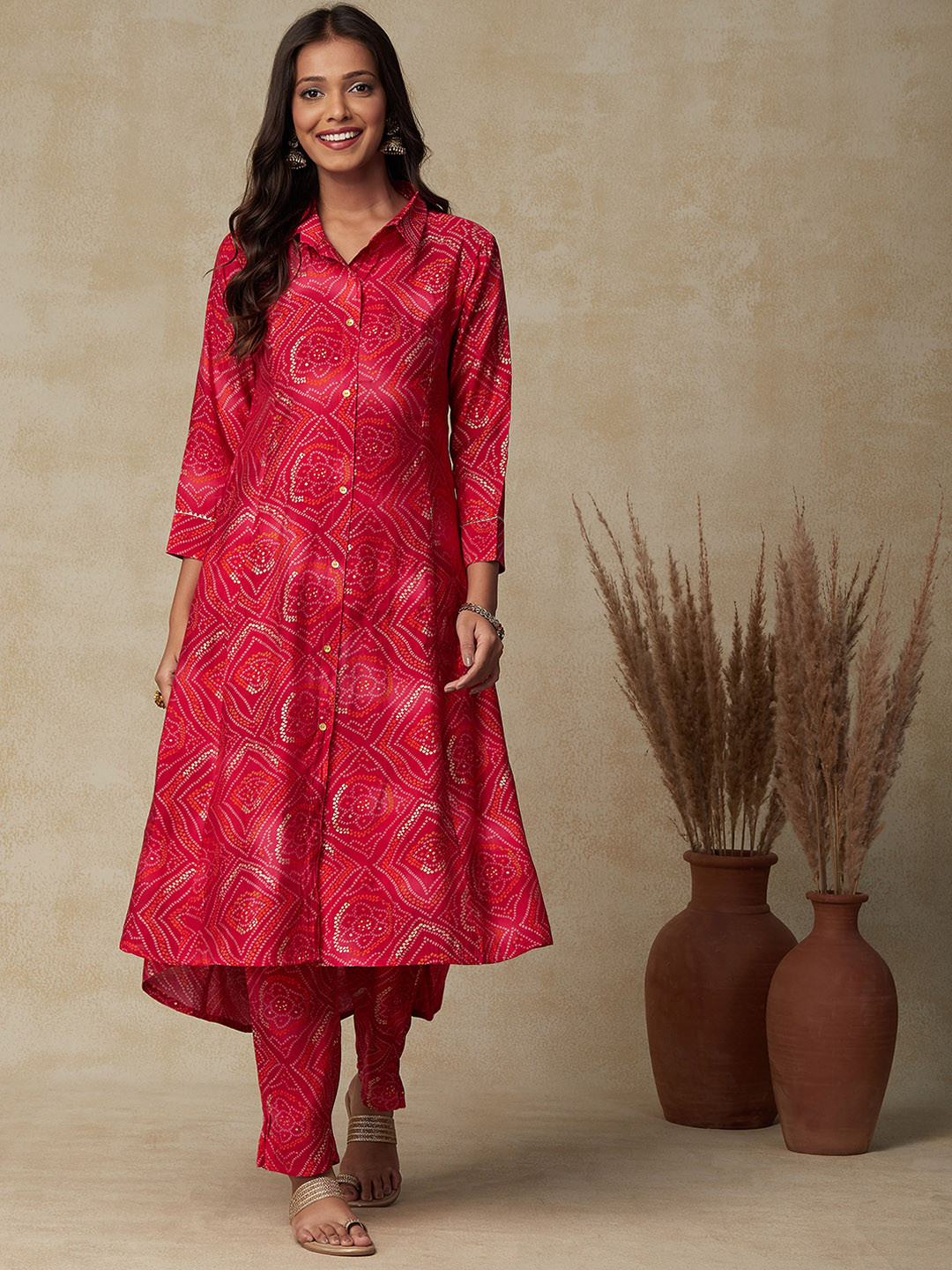 

FASHOR Magenta & White Bandhani Printed Shirt Collar Panelled A-Line Kurta With Trousers