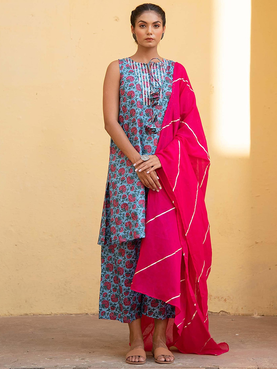 

KAORI BY SHREYA AGARWAL Floral Printed Gotta Patti Pure Cotton Kurta & Palazzos & Dupatta, Blue
