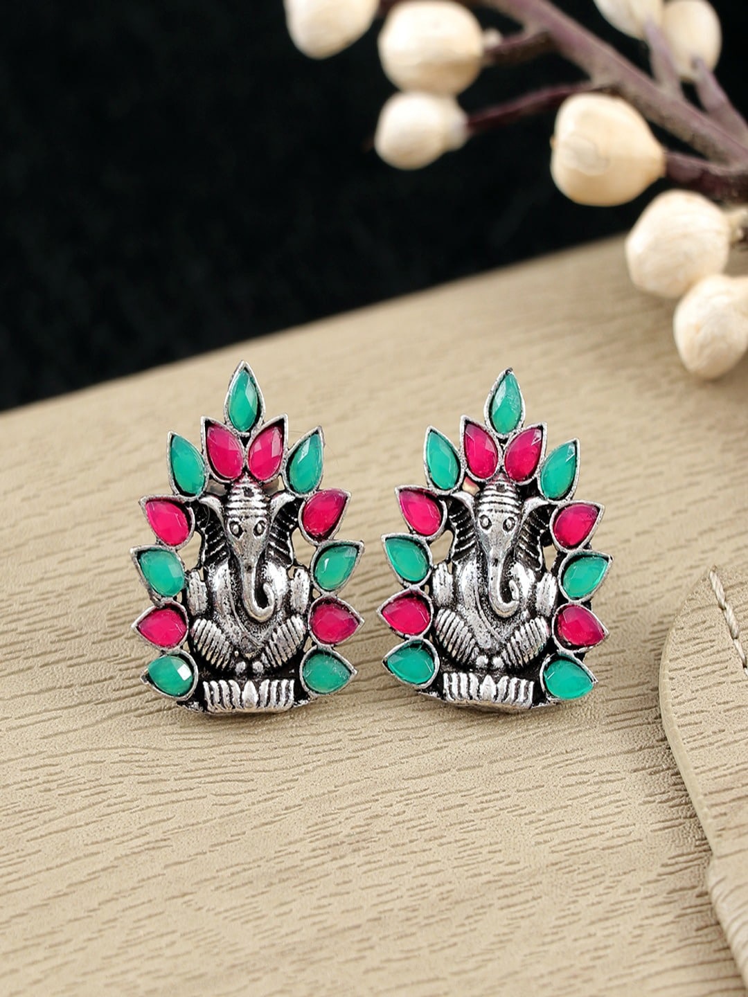 

UNIVERSITY TRENDZ Silver-Plated Leaf Shaped Studs Earrings