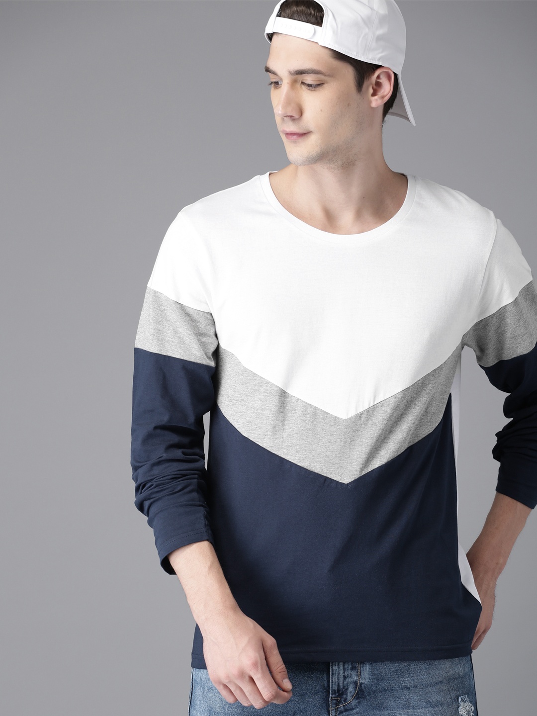 

HERE&NOW Men White & Navy Blue Colourblocked Round Neck T-shirt