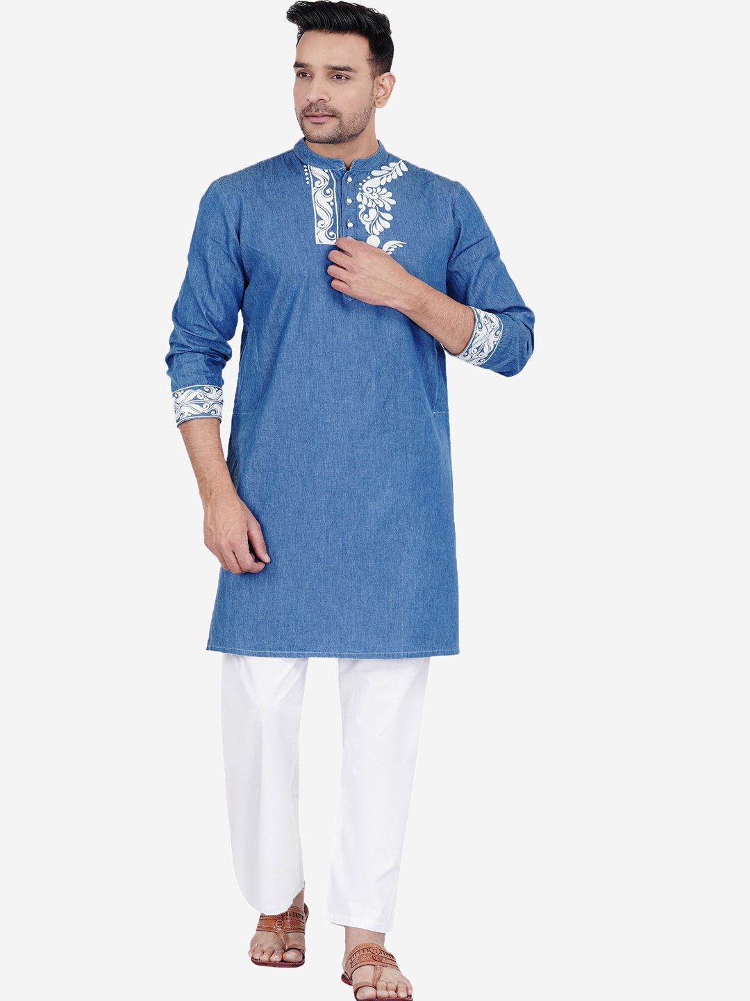 

SUMAVI-FASHION Floral Embroidered Denim Kurta, Blue