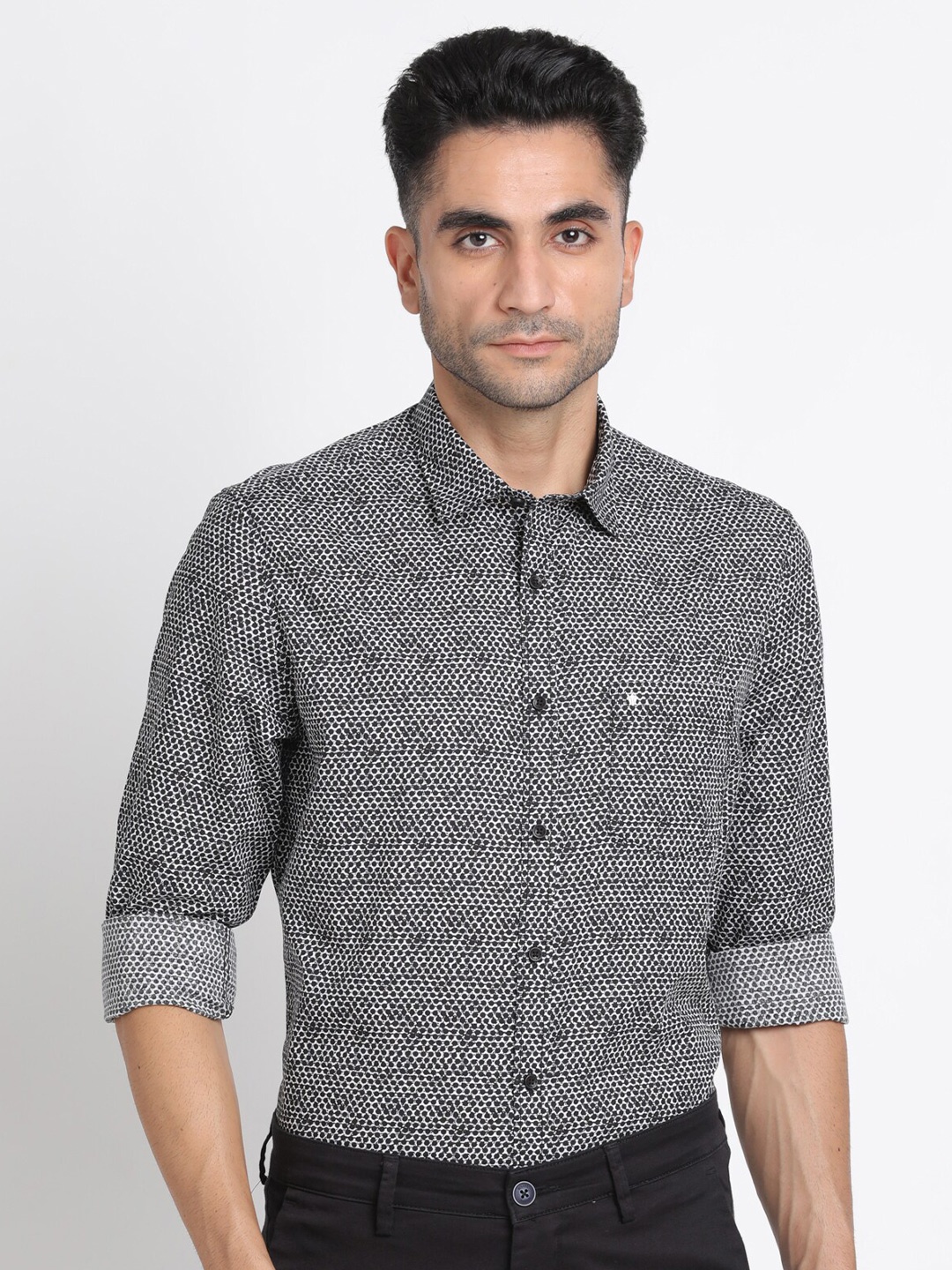 

Turtle Relaxed Regular Fit Abstract Printed Casual Shirt, Black