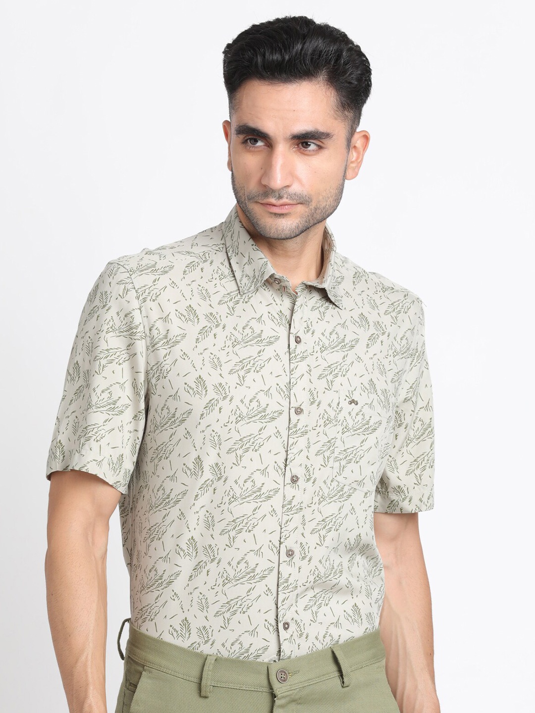 

Turtle Relaxed Slim Fit Floral Printed Casual Shirt, Green