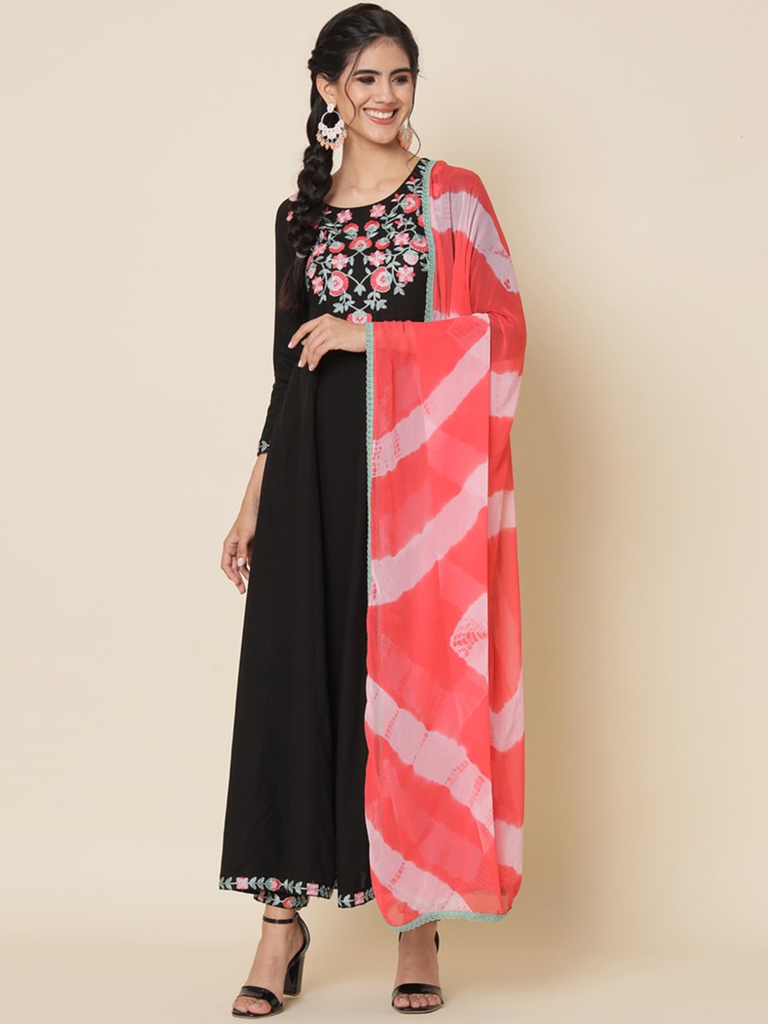 

Meeranshi Yoke Design Embroidered Regular Kurta with Trousers & Dupatta, Black