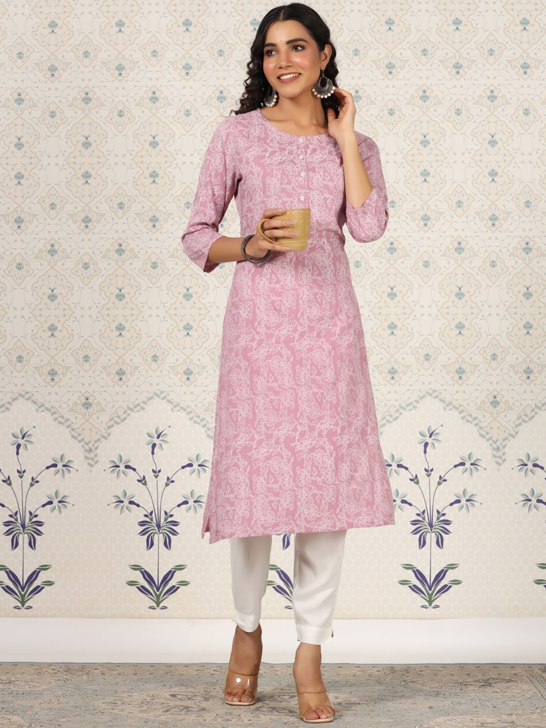 

Ode by House of Pataudi Printed Round Neck Straight Kurta, Lavender