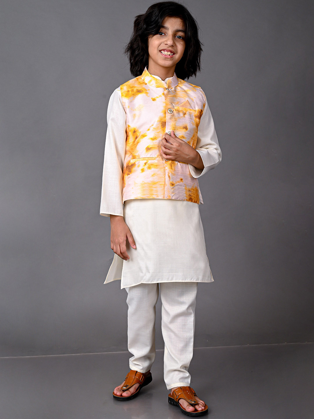 

VESHAM Boys Band Collar Kurta with Pyjamas & Waistcoat, White
