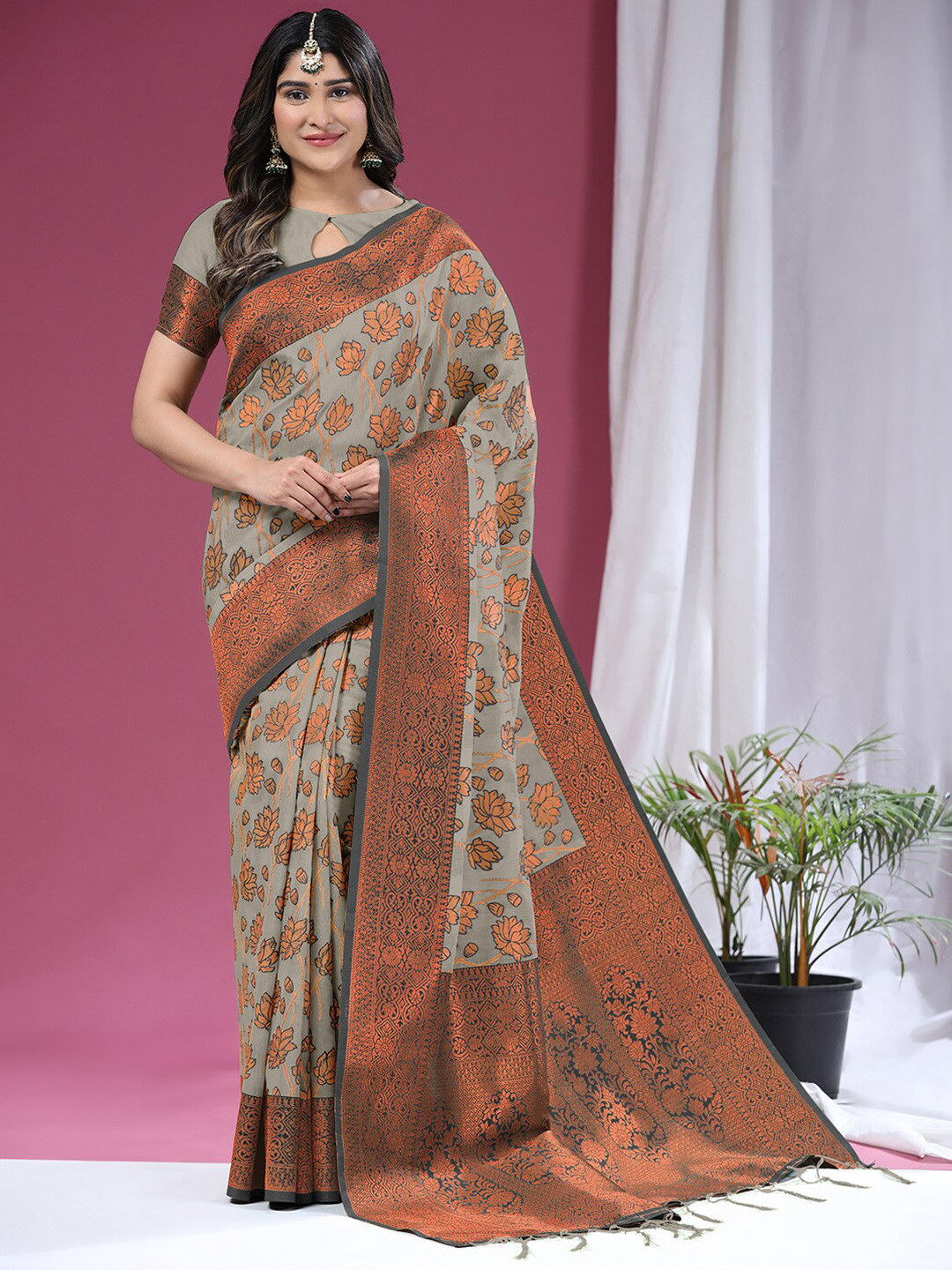 

Kasak Floral Woven Design Zari Silk Cotton Saree, Grey