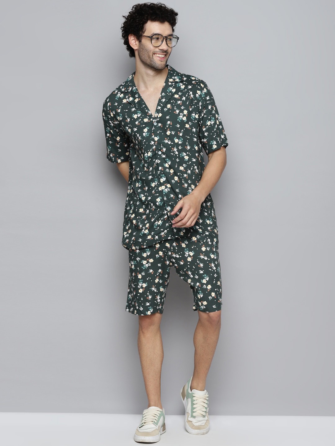 

Kook N Keech Men Floral Printed Casual Shorts, Grey