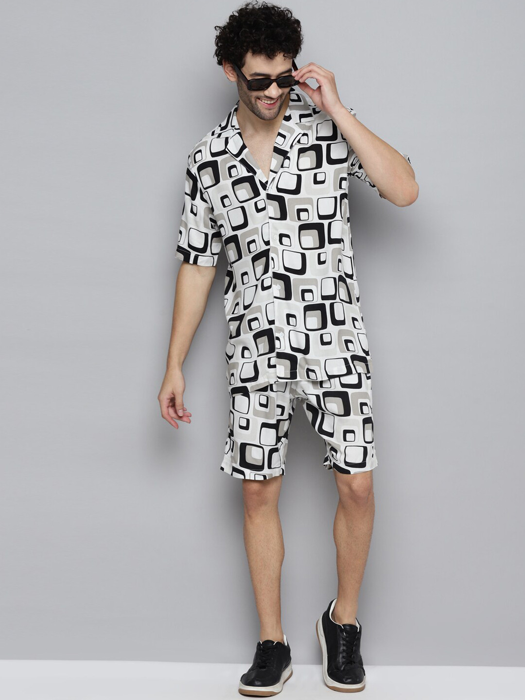 

Kook N Keech Men Geometric Printed Loose Fit Shorts, Black