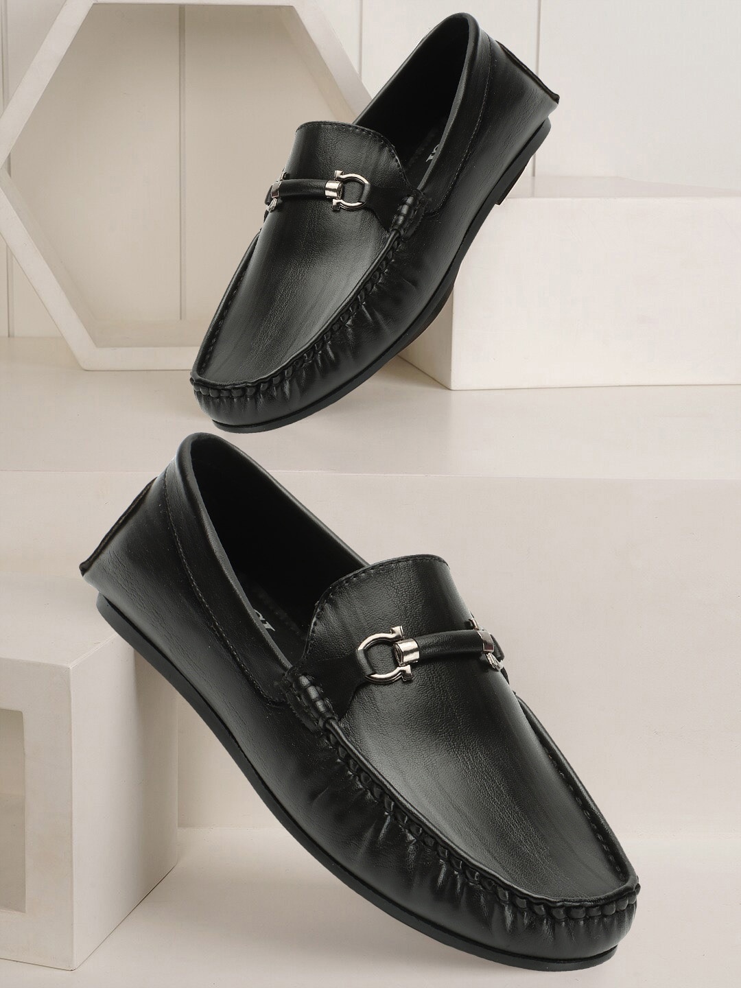 

Carlton London Men Textured Lightweight Horsebit Loafers, Black