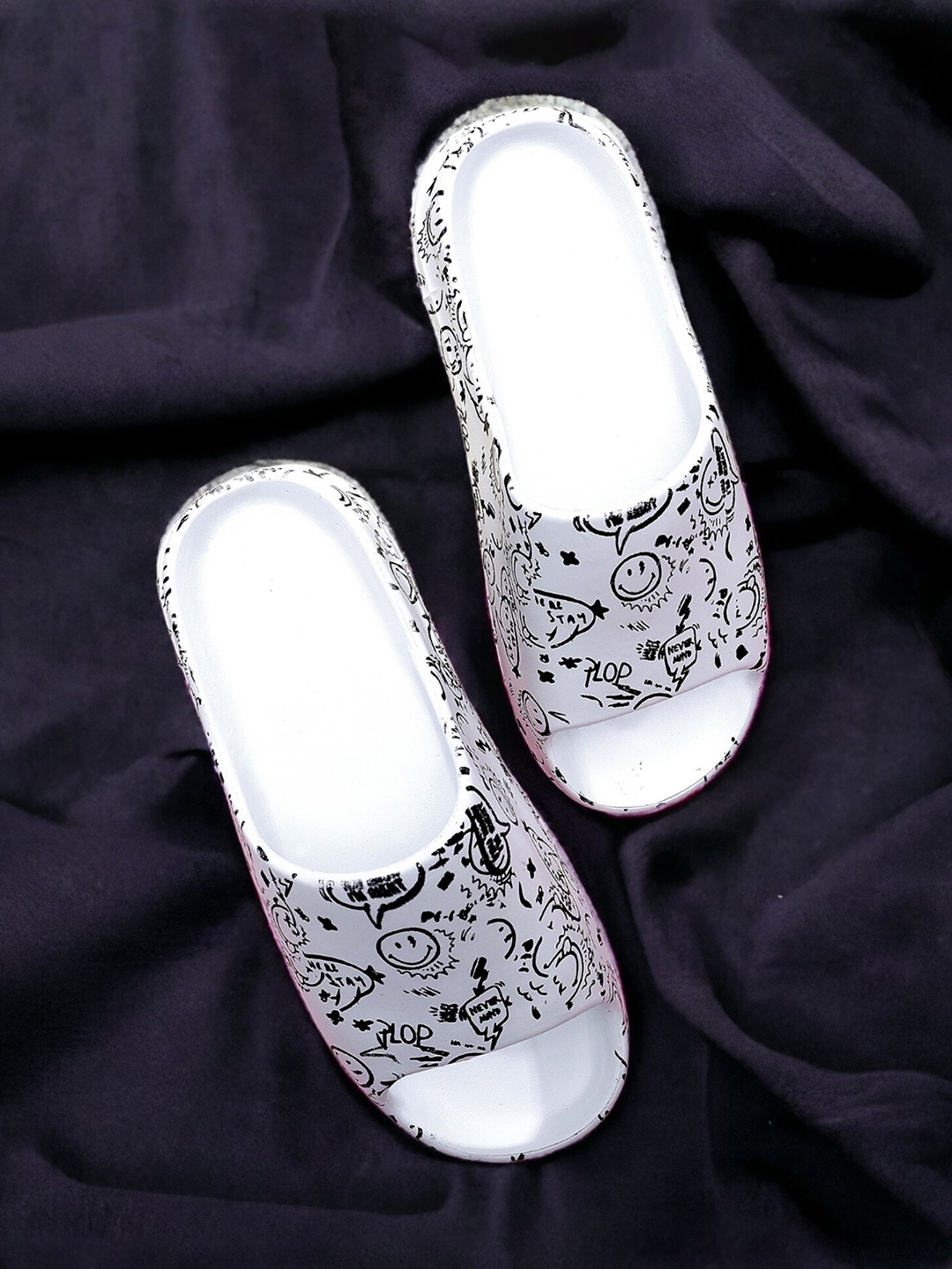 

Pampy Angel Men Printed Croslite Sliders, White