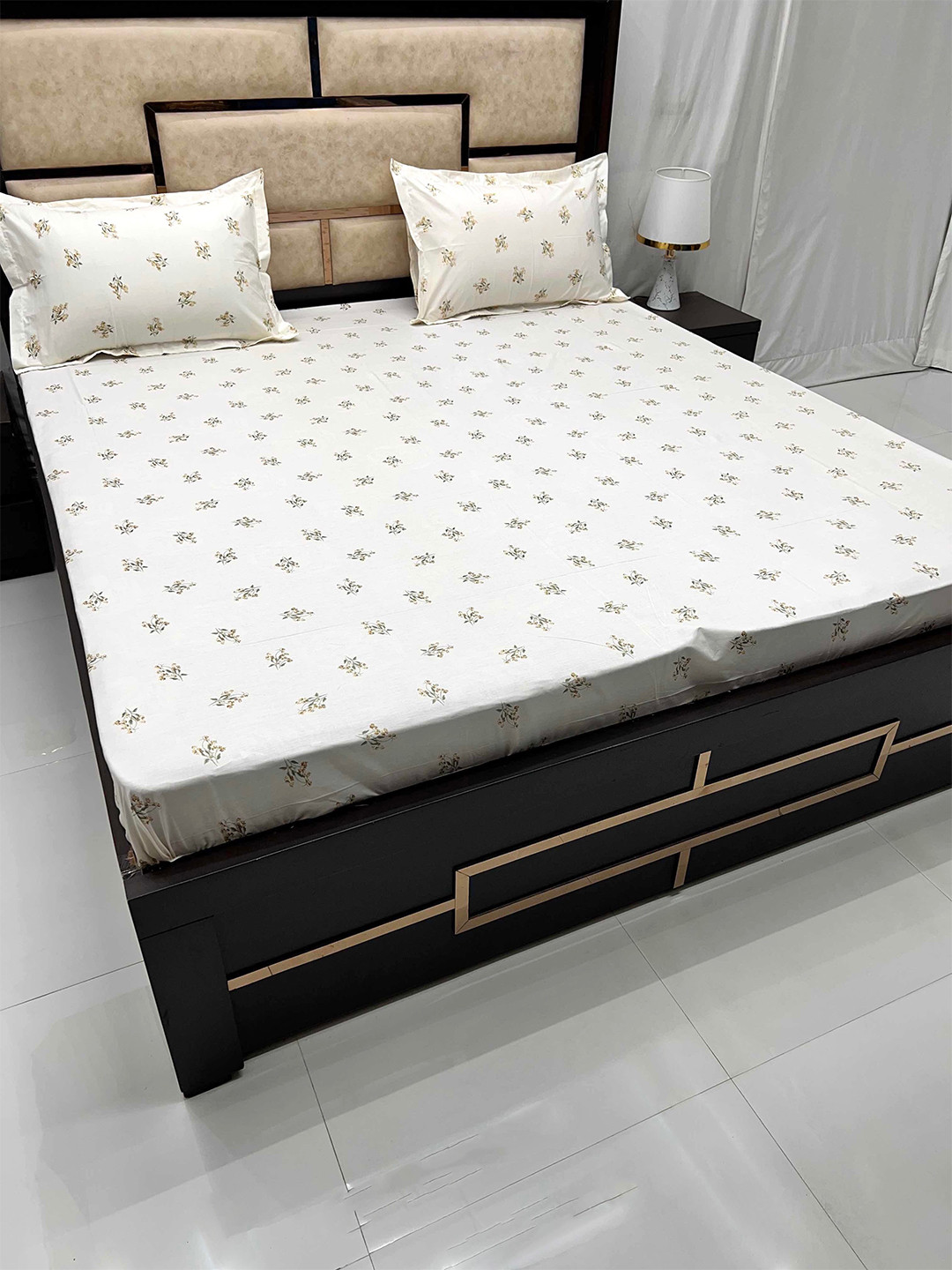 

Pure Decor Cream-Coloured & Green Printed Cotton 400 TC King Bedsheet with 2 Pillow Covers