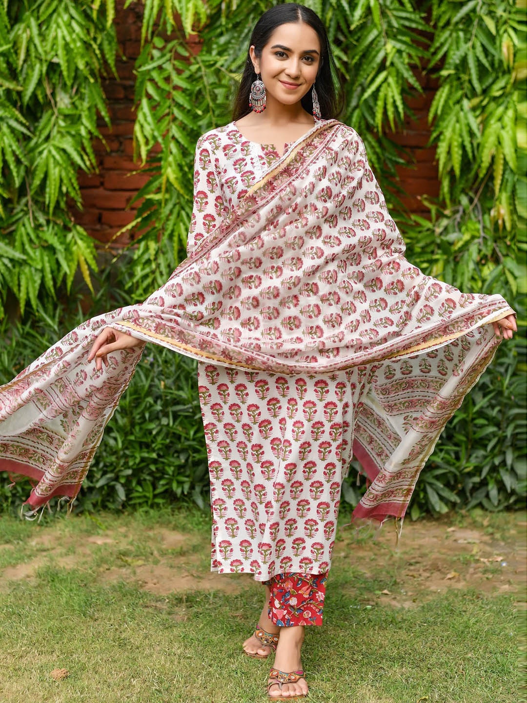 

Jaipuri Adaah Floral Printed Pure Cotton Kurta with Trousers & With Dupatta, Off white