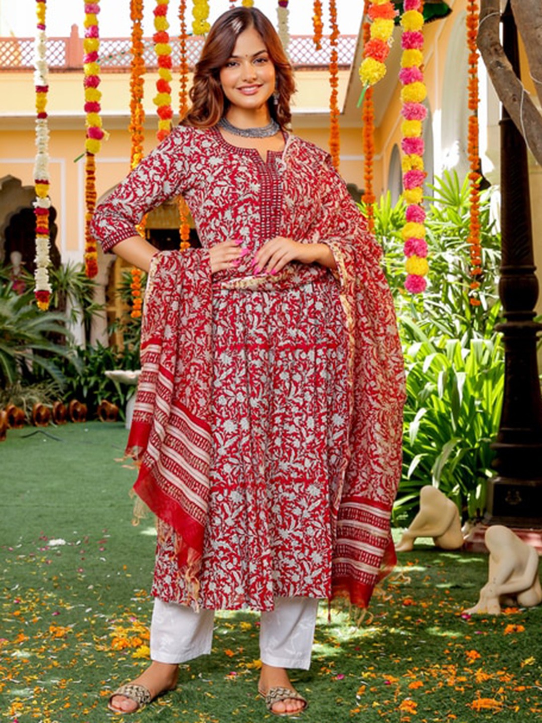

Jaipuri Adaah Floral Printed Pure Cotton Kurta with Trousers & With Dupatta, Maroon