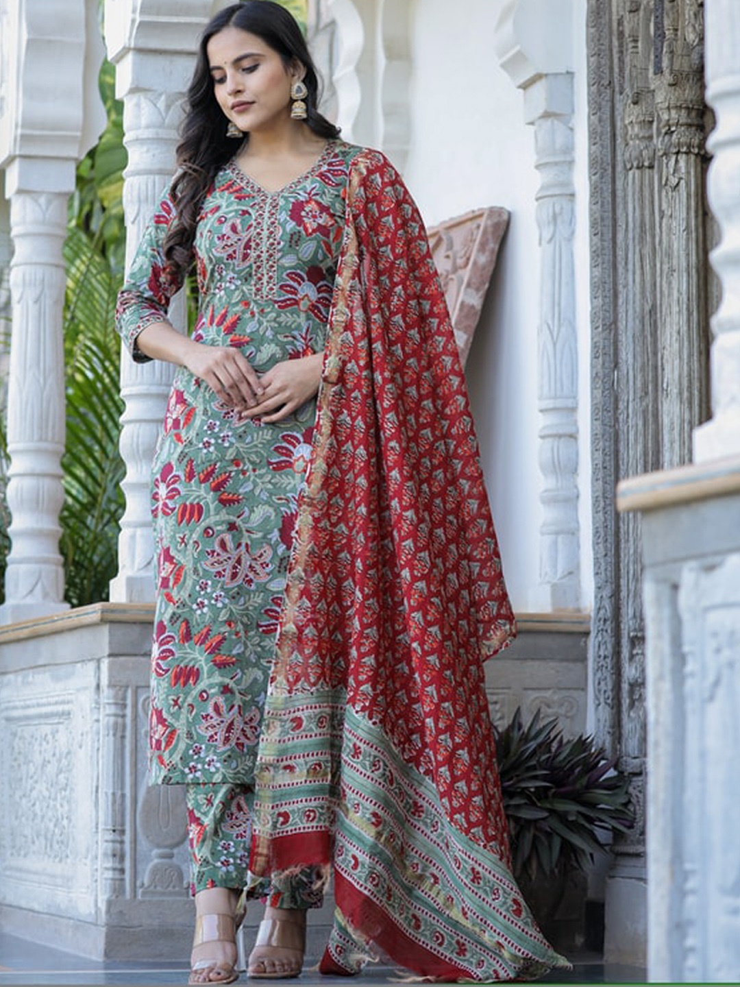 

Jaipuri Adaah Floral Printed Pure Cotton Kurta with Trousers & With Dupatta, Green