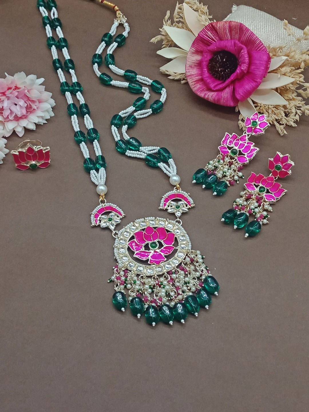 

AASHISH IMITATION Gold-Plated Kundan-Studded Necklace With Earrings And Finger Ring