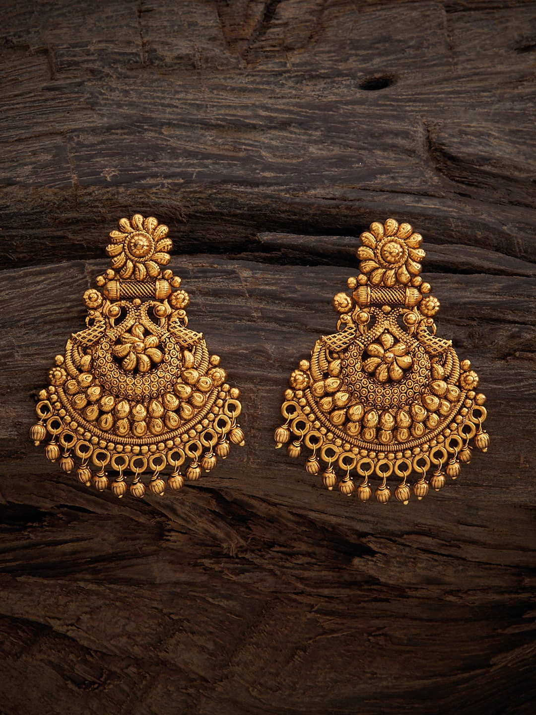 

Kushal's Fashion Jewellery Gold-Plated Crescent Shaped Chandbalis