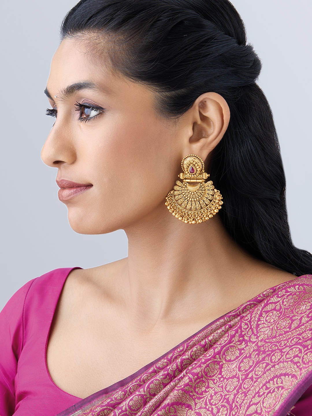 

Kushal's Fashion Jewellery Gold-Plated Contemporary Chandbalis