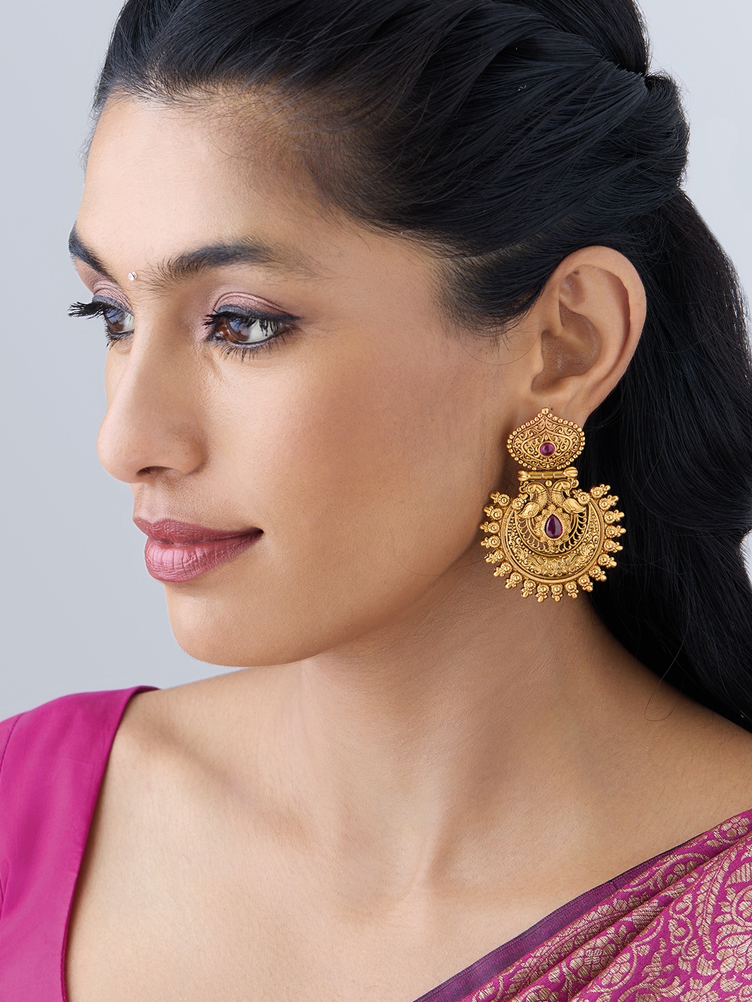 

Kushal's Fashion Jewellery Gold-Plated Crescent Shaped Chandbalis