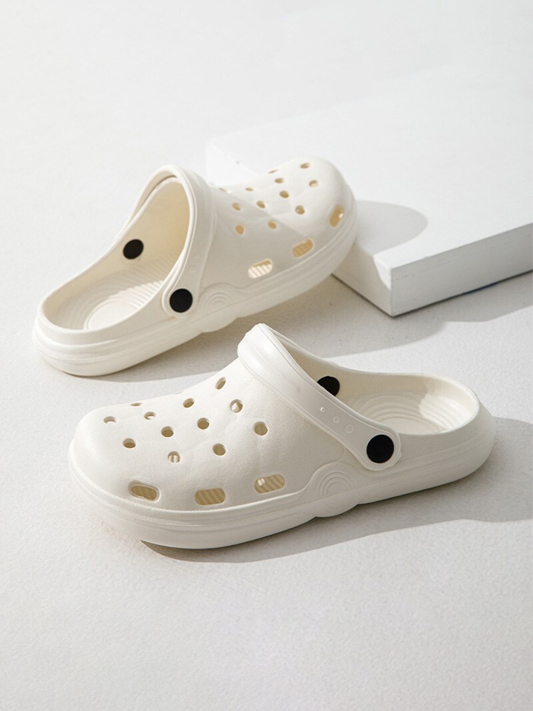 

Alexvyan Women Lightweight Clogs, White